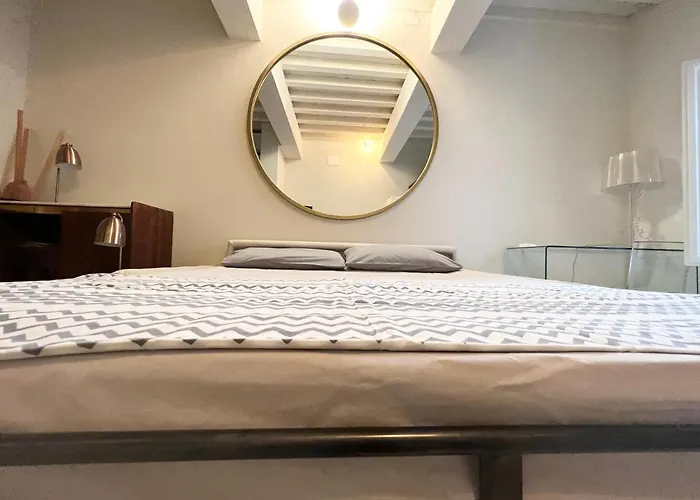 Luxury Tower House In Heart Of 4*